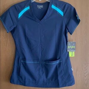 NWT Med Couture Activate Scrub Top Small
